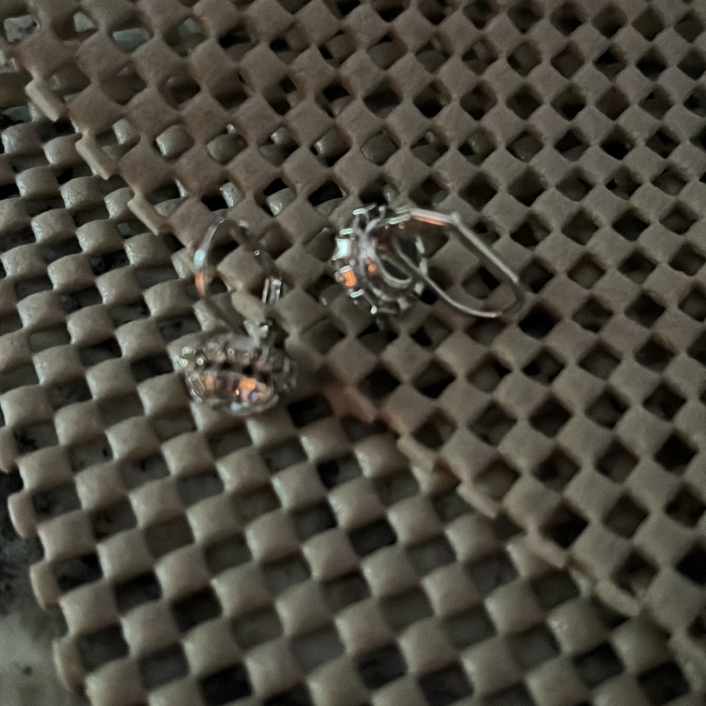 CRYSTALS🐝🐝DROP EARRINGS - Picture 9 of 10
